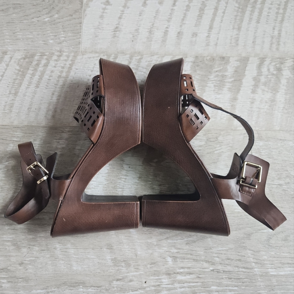 GBG Los Angeles Jelty Faux Leather Platform Heel Sandals - Picture 4 of 13